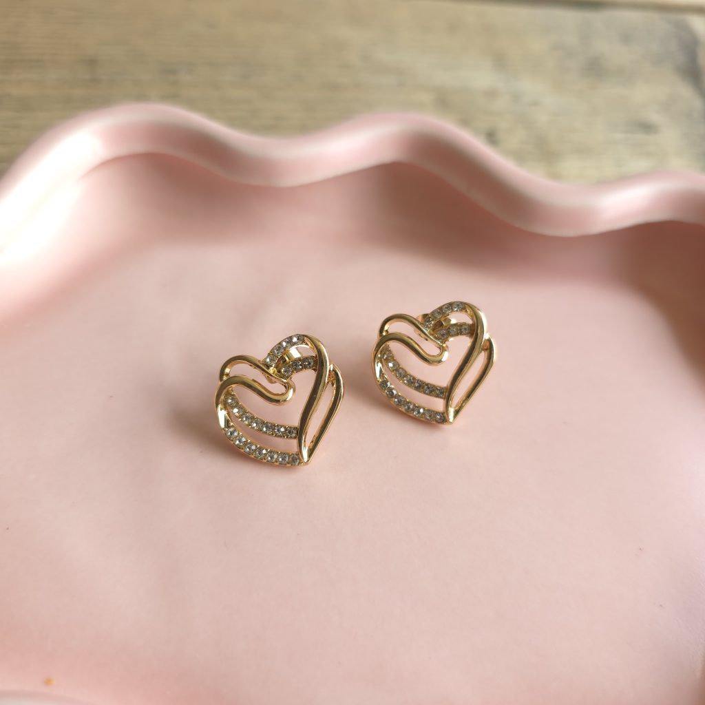 Goudkleurige dubbele hartoorbellen met strass – Studio Glow Jewels