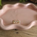 goudkleurige ring, brede ring, ring met steentjes, kleurrijke ring, pastel ring, stainless steel ring, damesring, statement ring, Studio Glow Jewels