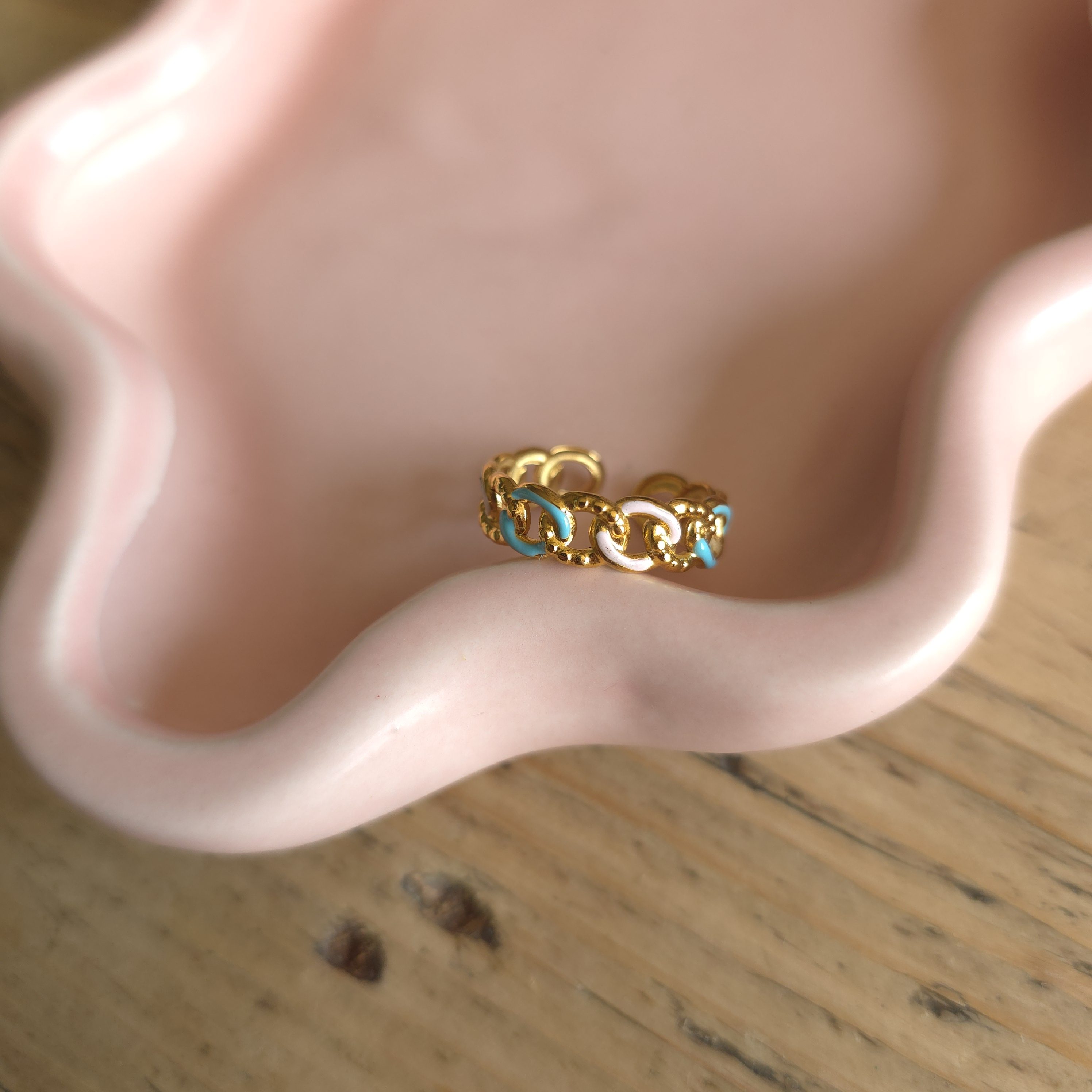 Goudkleurige schakelring met turquoise details