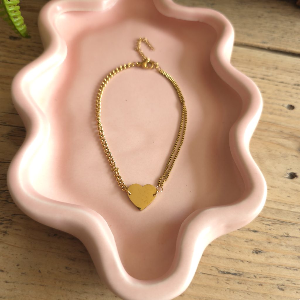 Goudkleurige schakelarmband met hartje en dubbele ketting – Studio Glow Jewels