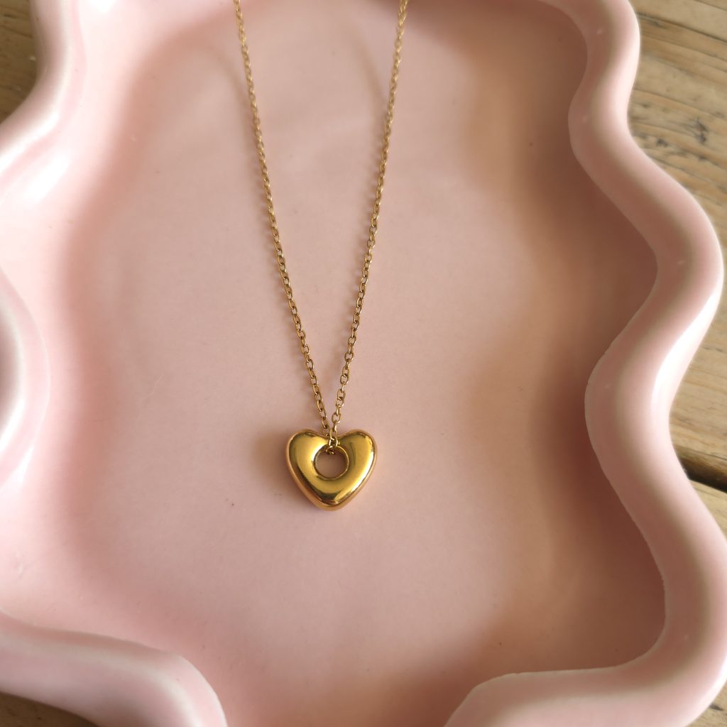 Fijne goudkleurige ketting met kleine hart hanger – Studio Glow Jewels