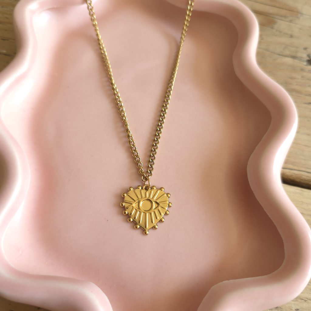 Goudkleurige schakelketting met hartvormige oog hanger – Studio Glow Jewels