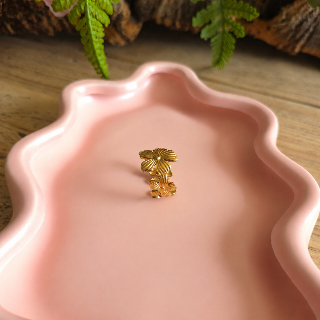 Goudkleurige verstelbare bloemenring – Studio Glow Jewels