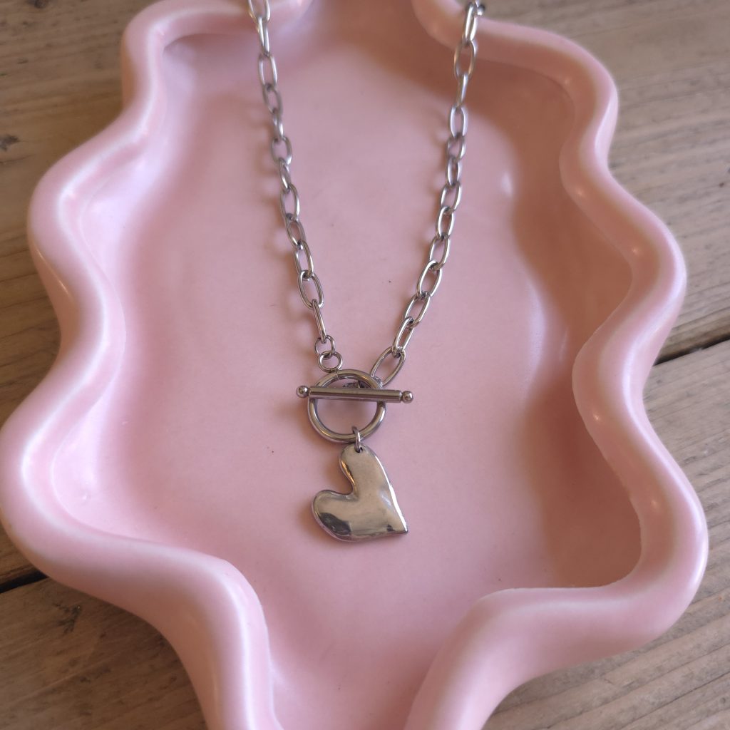 Zilverkleurige schakelketting met hartjeshanger – Studio Glow Jewels
