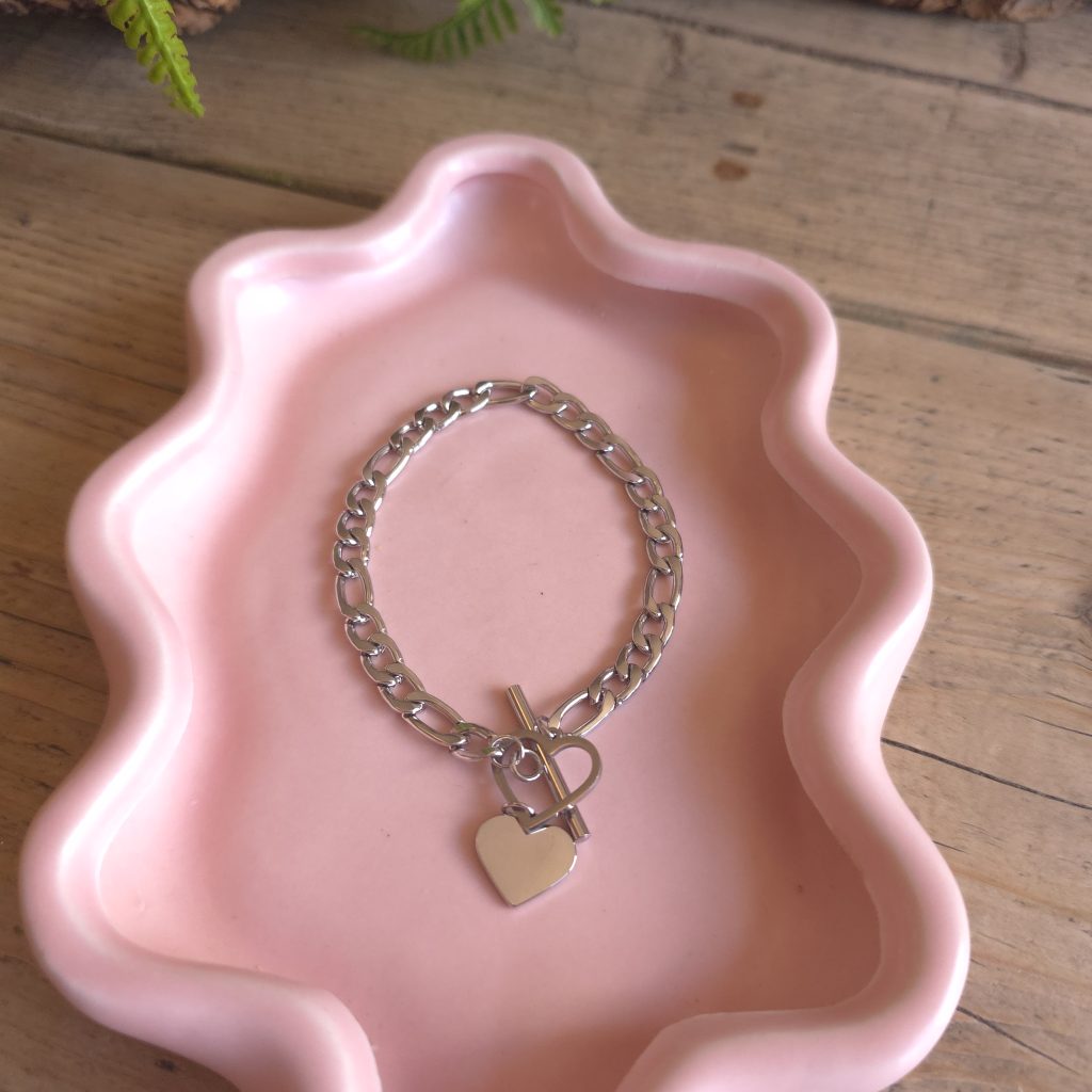 Zilverkleurige schakelarmband met goudkleurige hartbedel – Studio Glow Jewels