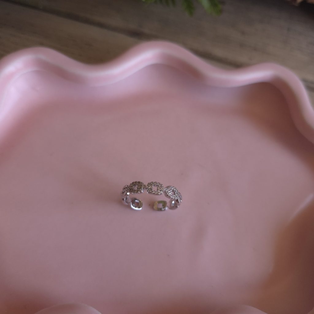 Zilverkleurige verstelbare ring met cirkels en fonkelende details – Studio Glow Jewels