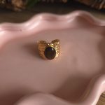 Goudkleurige ring met bruine ovale steen – Studio Glow Jewels